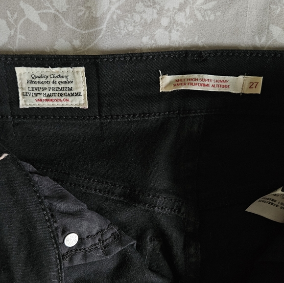 Woman's Levi's jeans👖 - Picture 2 of 2